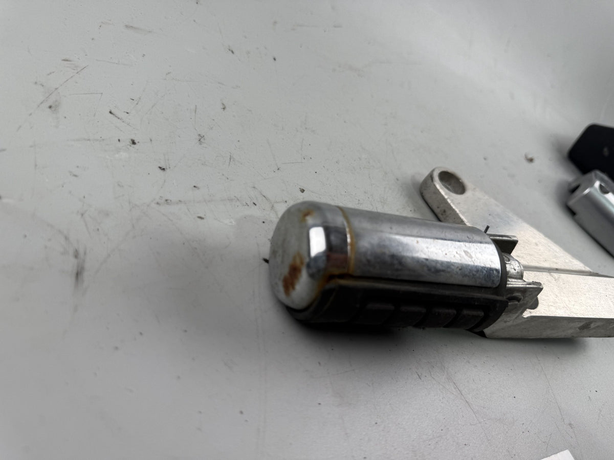 Honda CMX450 Rebell PC17 Fußraste Foot Stp Hangers hinten links left