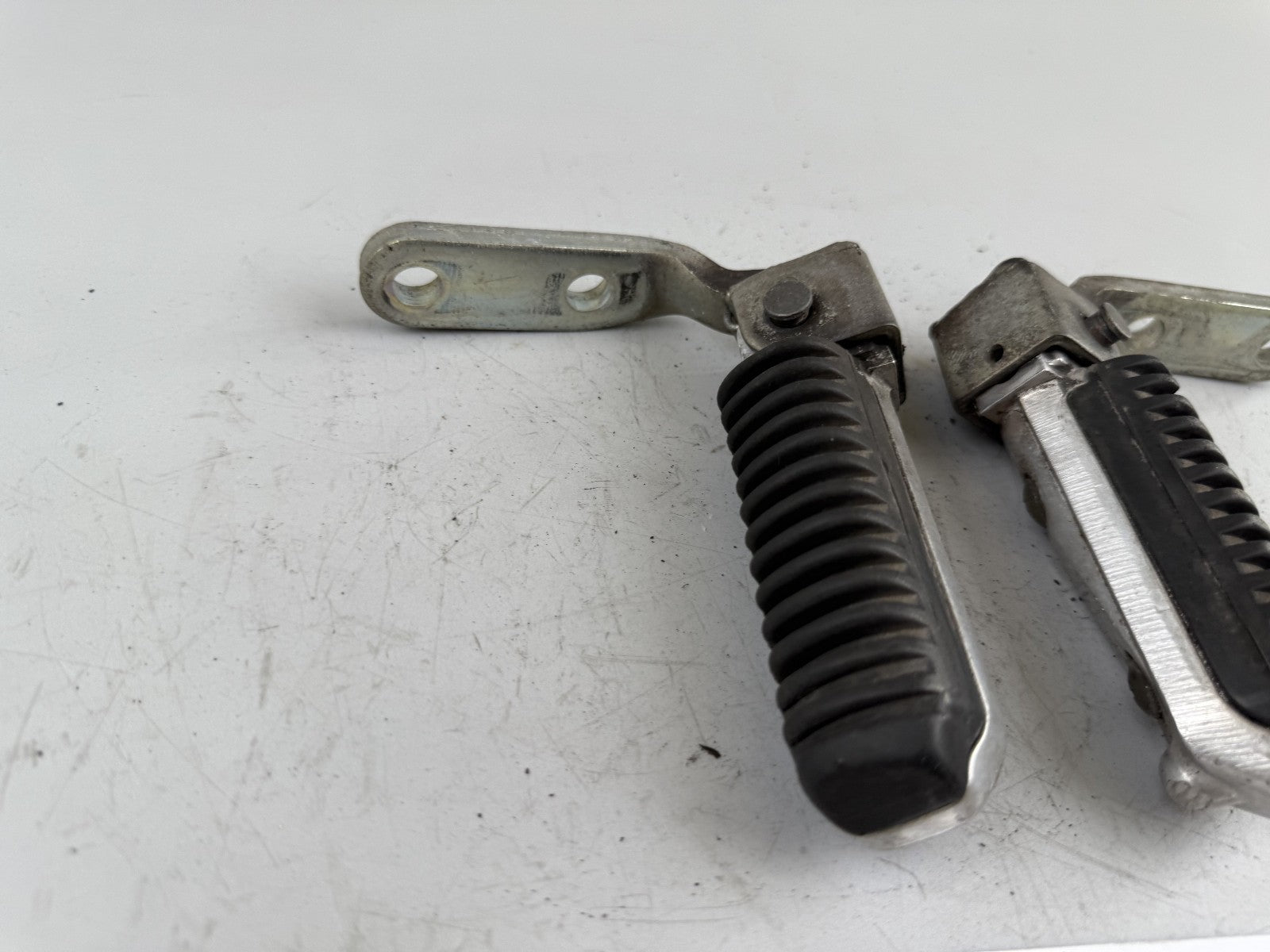 Suzuki GSX750 AE Inazuma Fußrasten Footsteps vorne Front Hangers