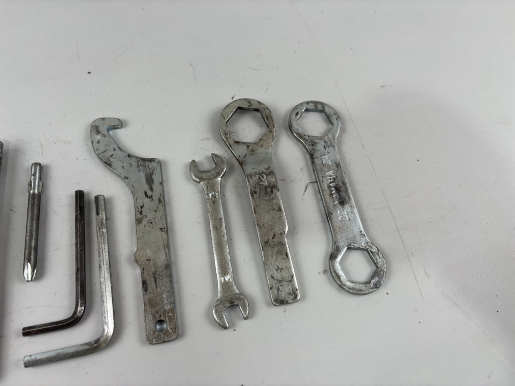 Yamaha FZS600 Fazer RJ02 Bordwerkzeug Tools