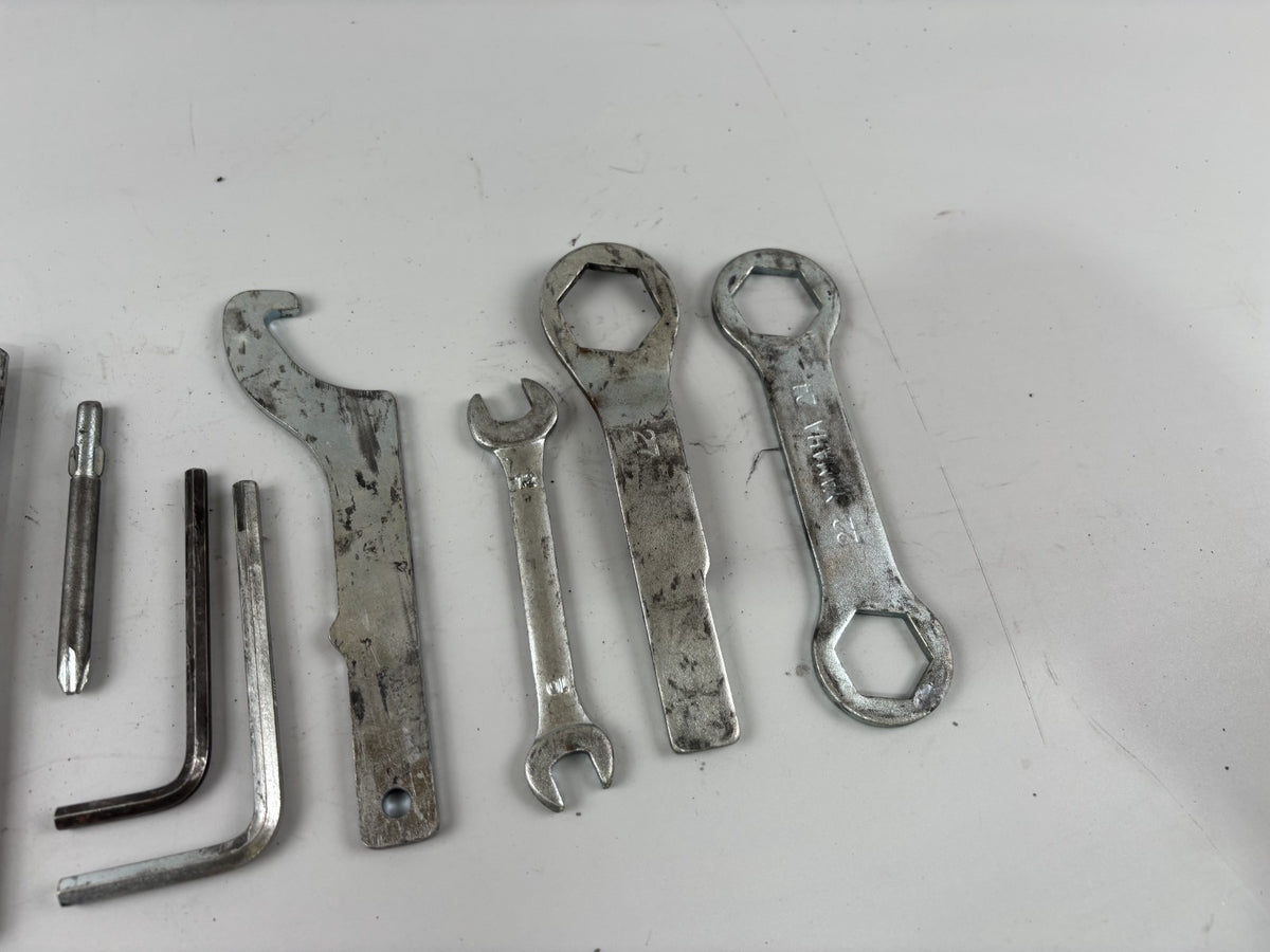 Yamaha FZS600 Fazer RJ02 Bordwerkzeug Tools