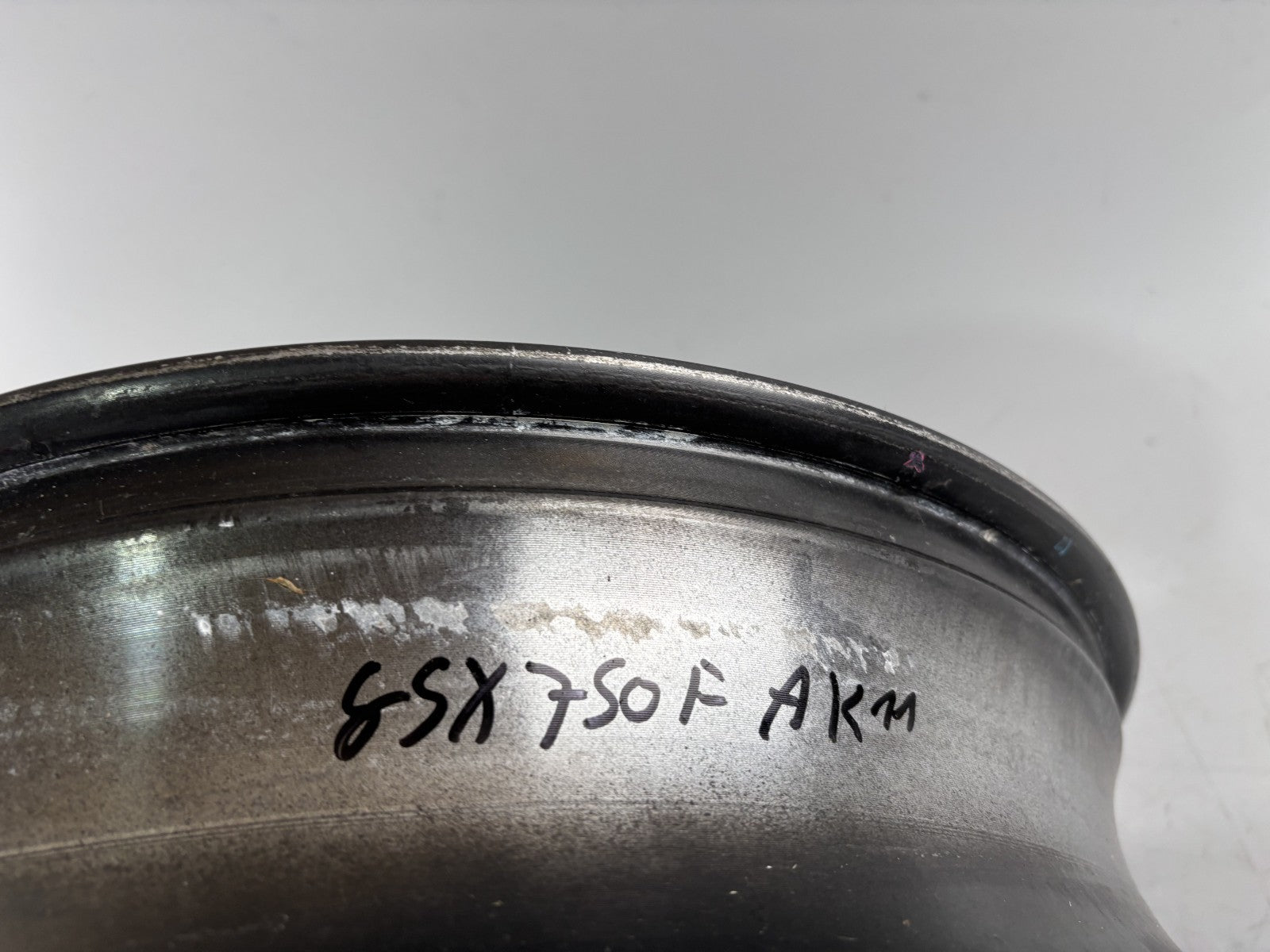 Suzuki GSX 750 F AK11 Hinterradfelge Felge Rim Rad hinten back Reifen