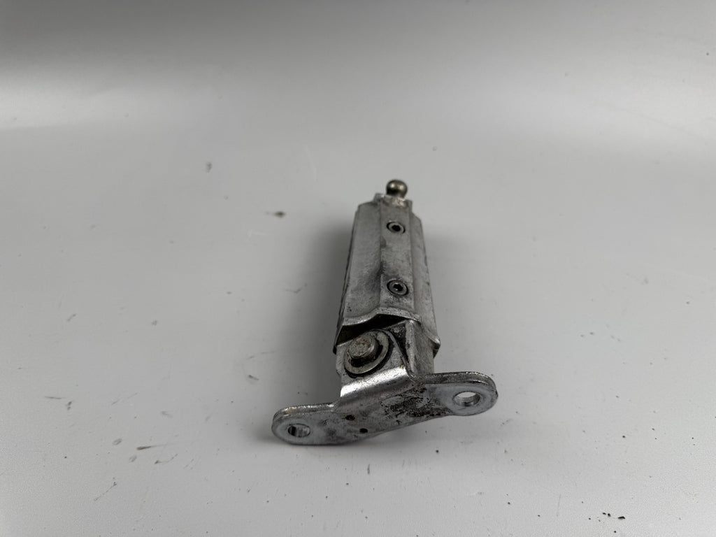 Kawasaki GPZ 900 R ZX 900 A Ninja Fußrasten Fußraste Steps Hanger vorne links