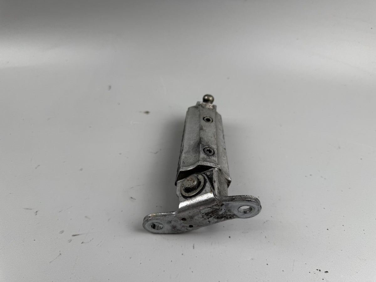 Kawasaki GPZ 900 R ZX 900 A Ninja Fußrasten Fußraste Steps Hanger vorne links