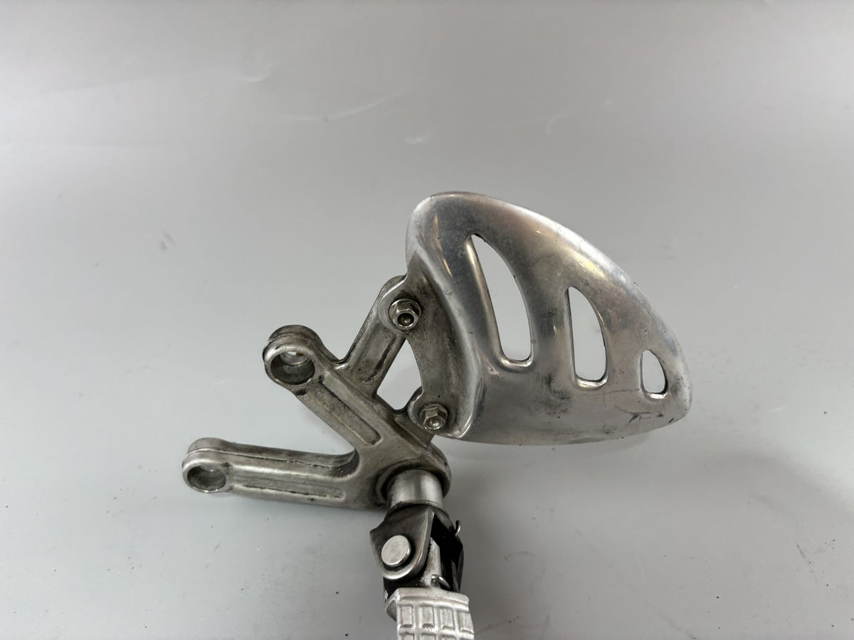 Triumph Daytona 955 T 595 Fußraste Foot Hangers front links left vorne front