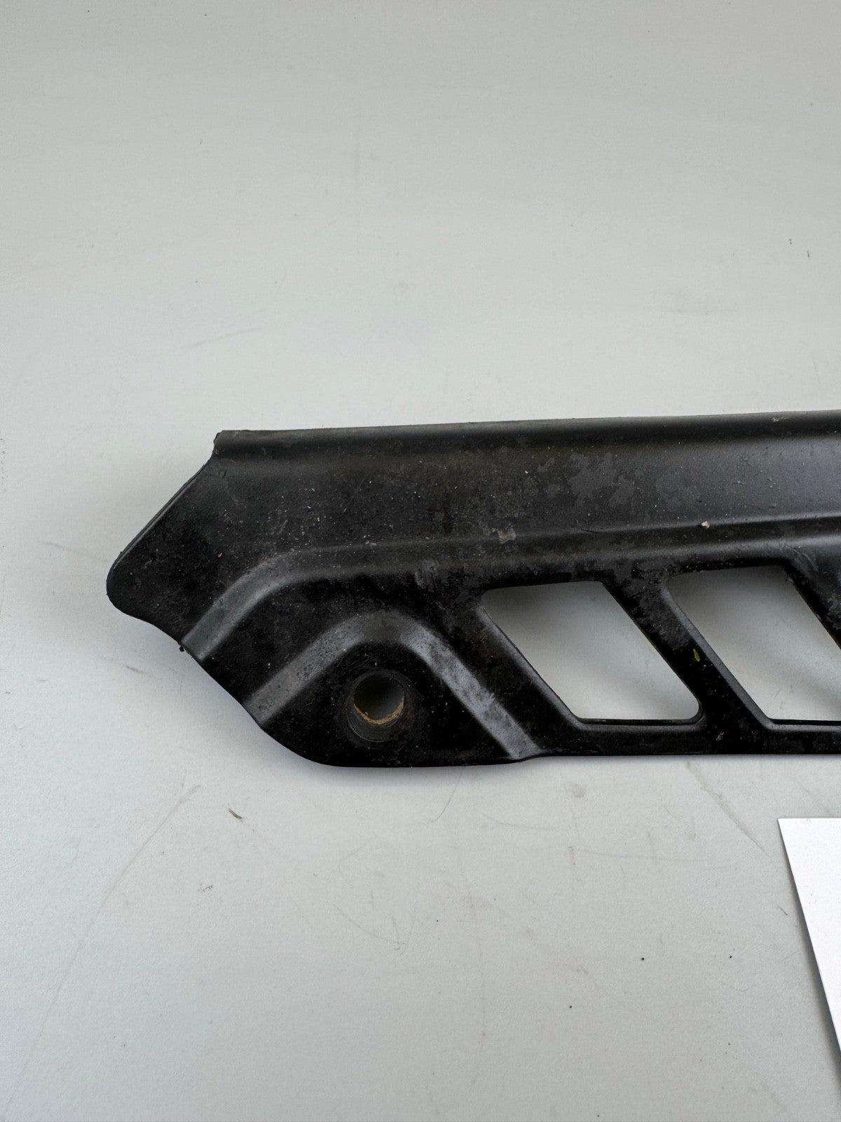 Suzuki DR 125 SF44A Kettenschutz Kettenabdeckung Spritzschutz Abdeckung