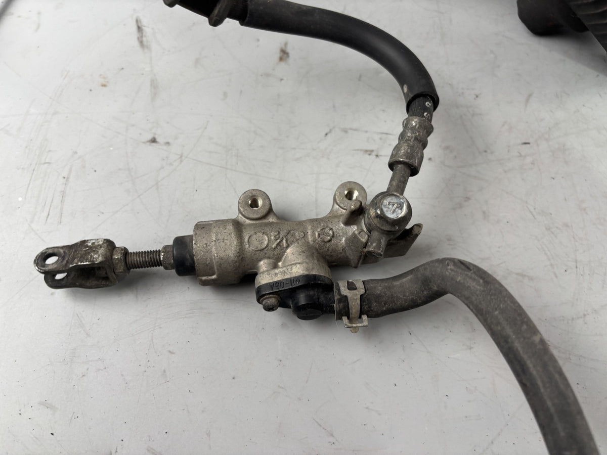 Suzuki GSX 750 AE Inazuma Bremse Bremsanlage Brake Sattel Pumpe hinten back