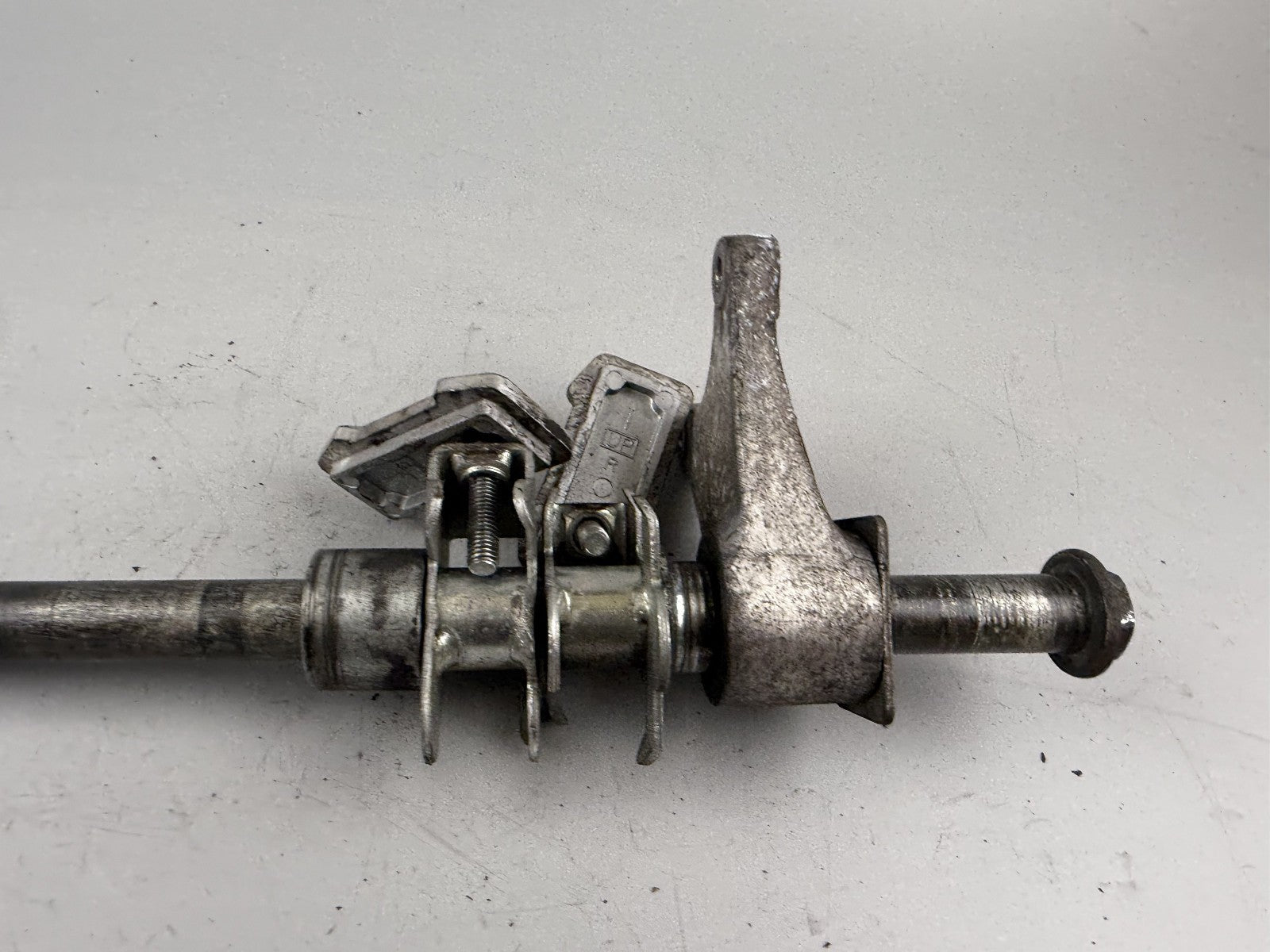 Suzuki GSX750 AE Inazuma Achse Hinterrad Kettenspanner