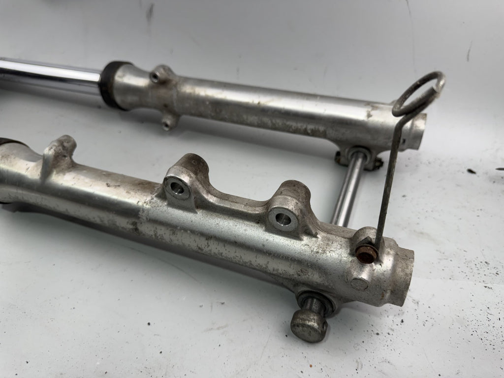 Suzuki GN250 NJ42A Gabel Standrohr Tauchrohr Fork Absorber Shoks Federung