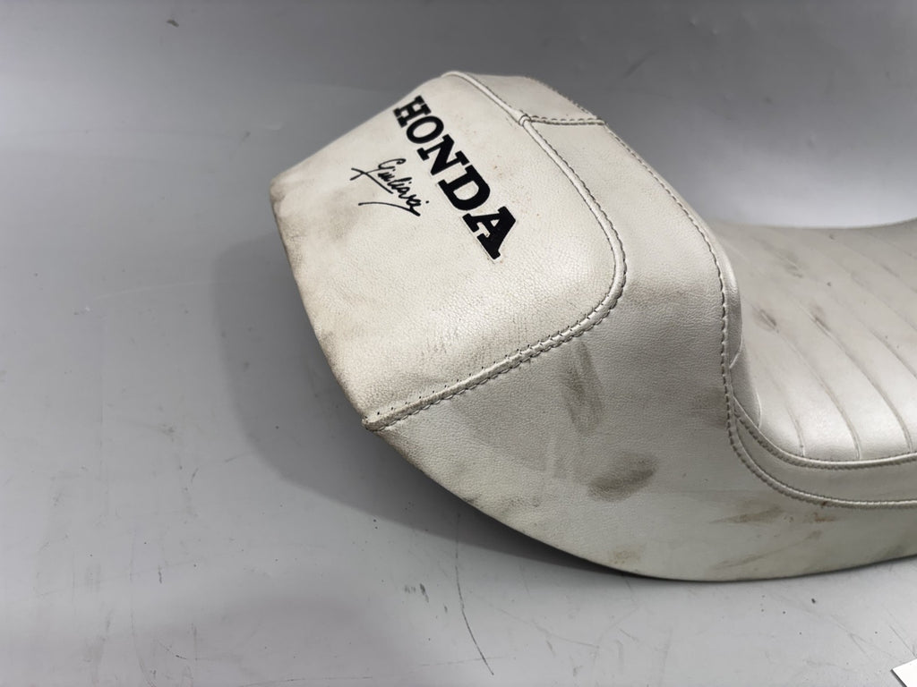 Honda VF 750 F RC15 Sitzbank Seat Sitz Sitzkissen Giuliari Weiß
