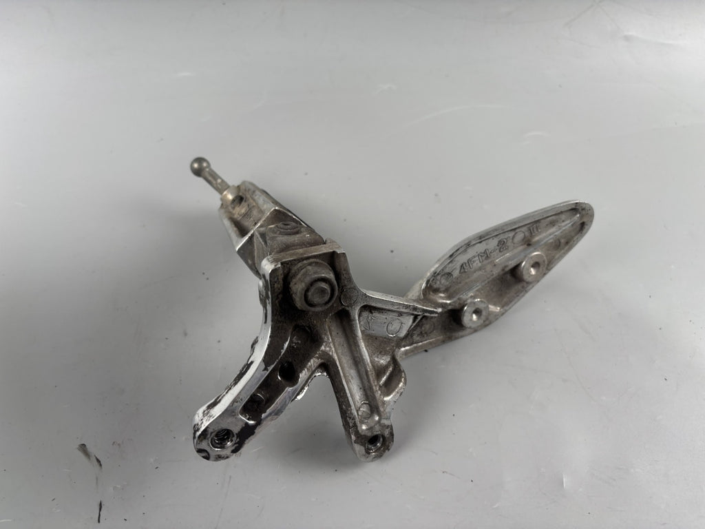Yamaha YZF 1000 R Thunderace Fußrastenanlage Fußraste front vorn links left