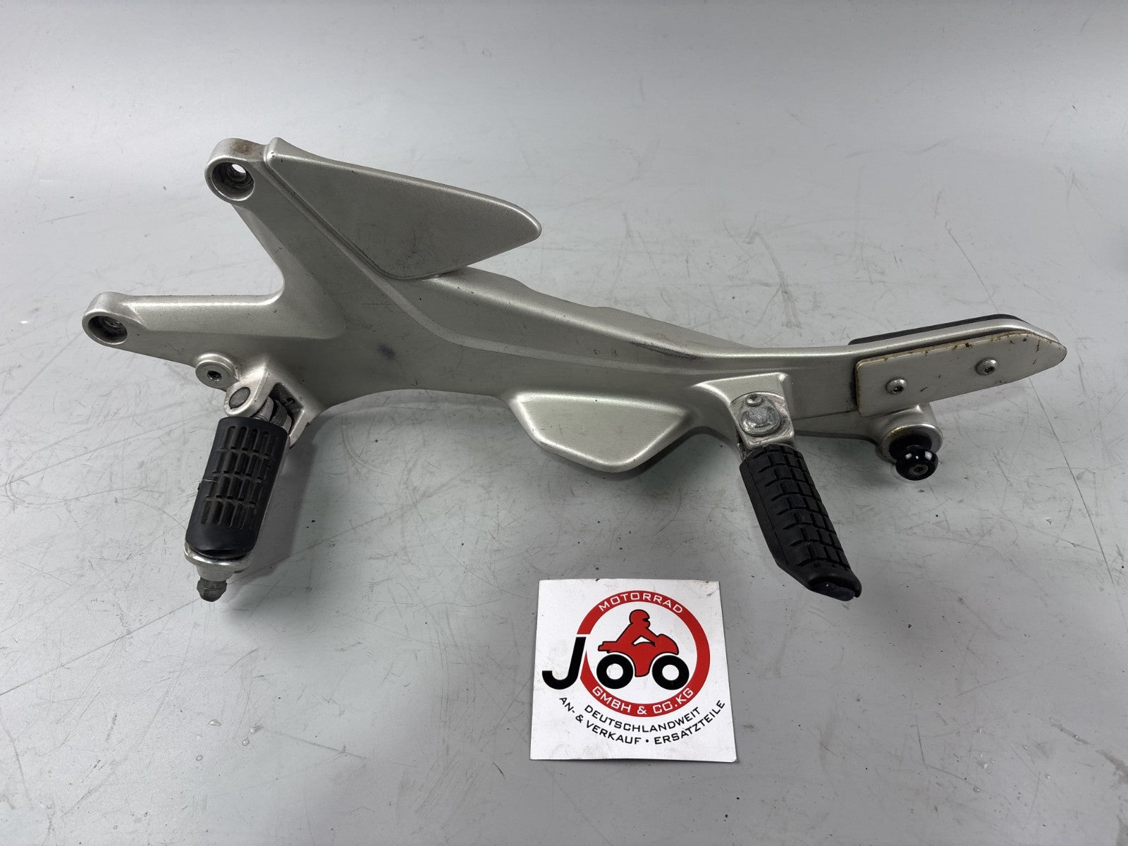 Honda CBF 600 S PC38 Fußrastenanlage Foot hangers links left Halteplatte