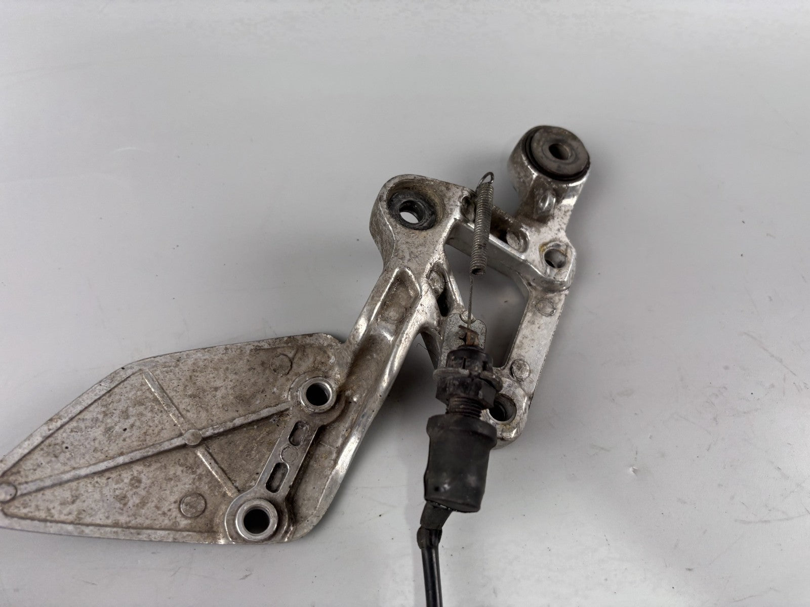 Yamaha FZS600 Fazer RJ02 Fußrastenhalteplatte Fersenschutz Schalter rechts right