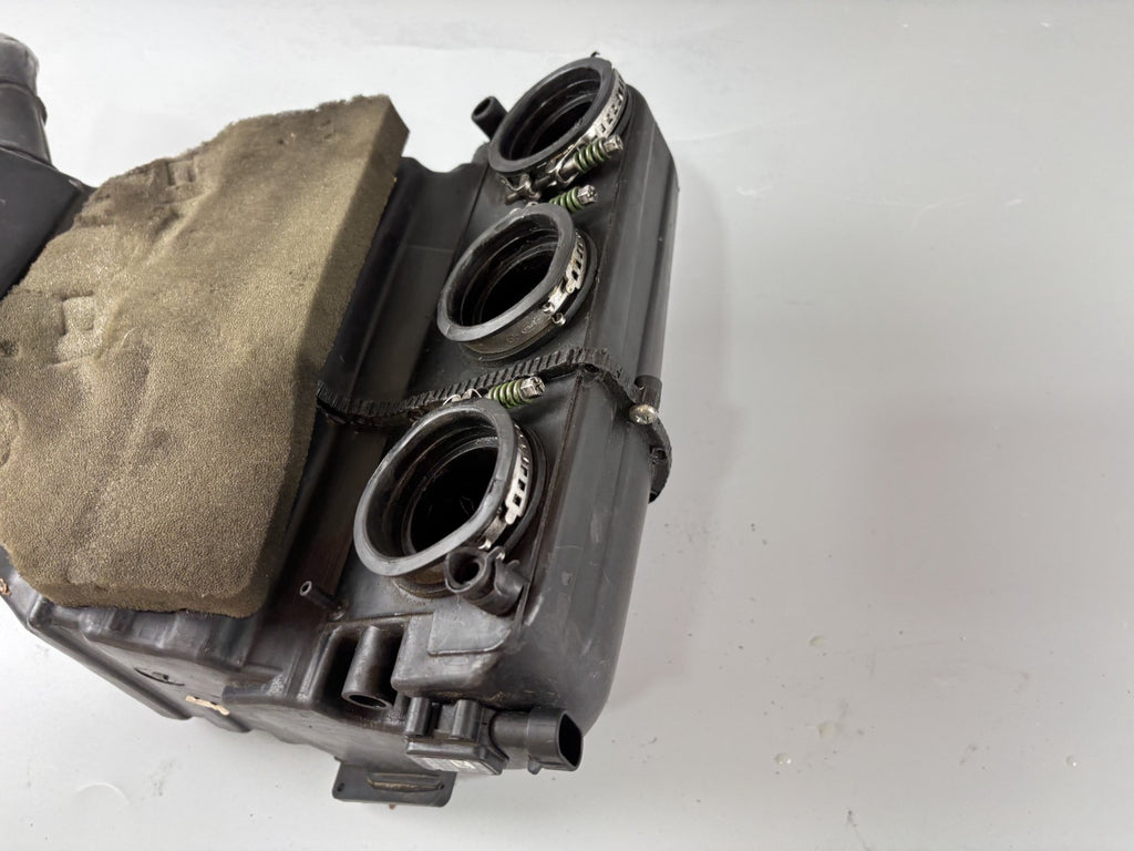 Triumph Daytona 955 T 595 Luftfilterkasten Airbox Ansaugung Motor