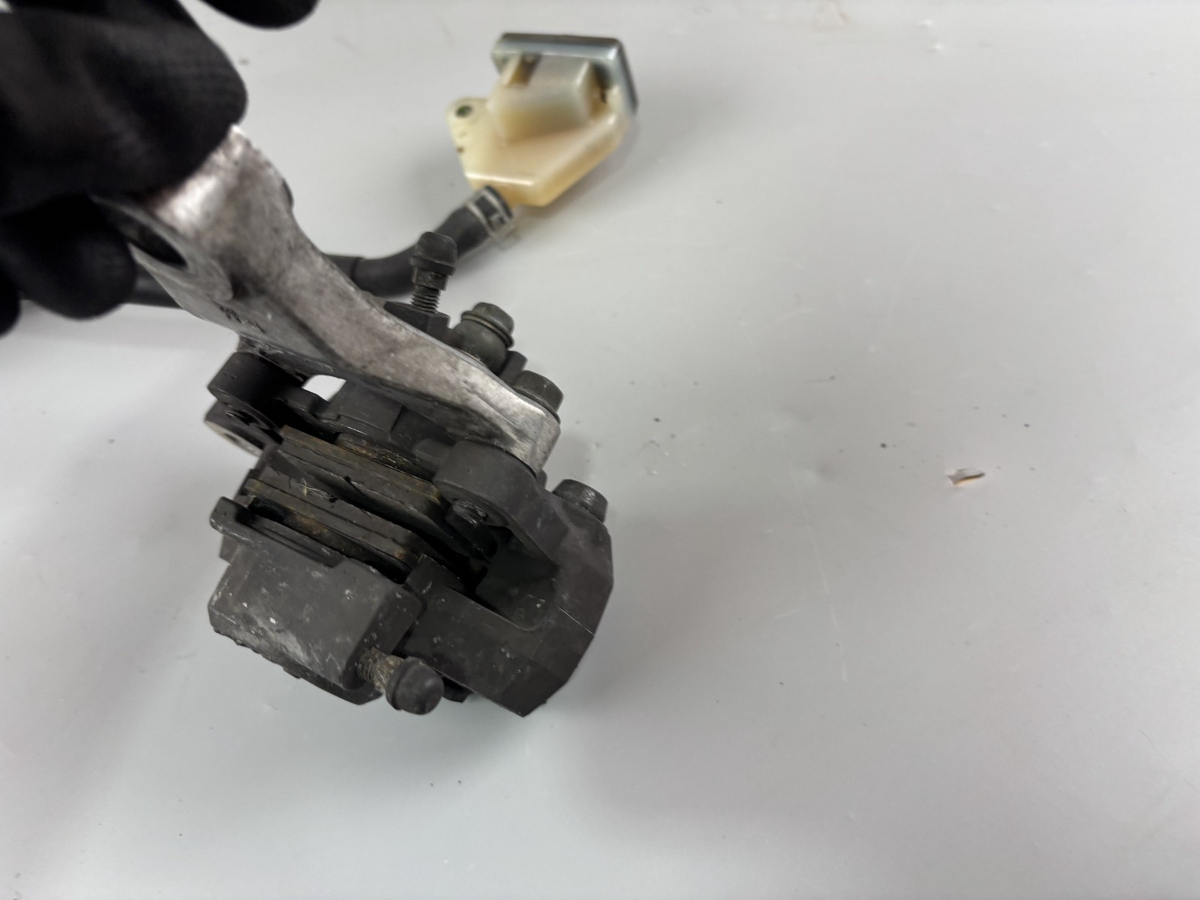 Suzuki SV650 N AV Bremse Brake Bremsanlage Bremssattel Zange hinten back