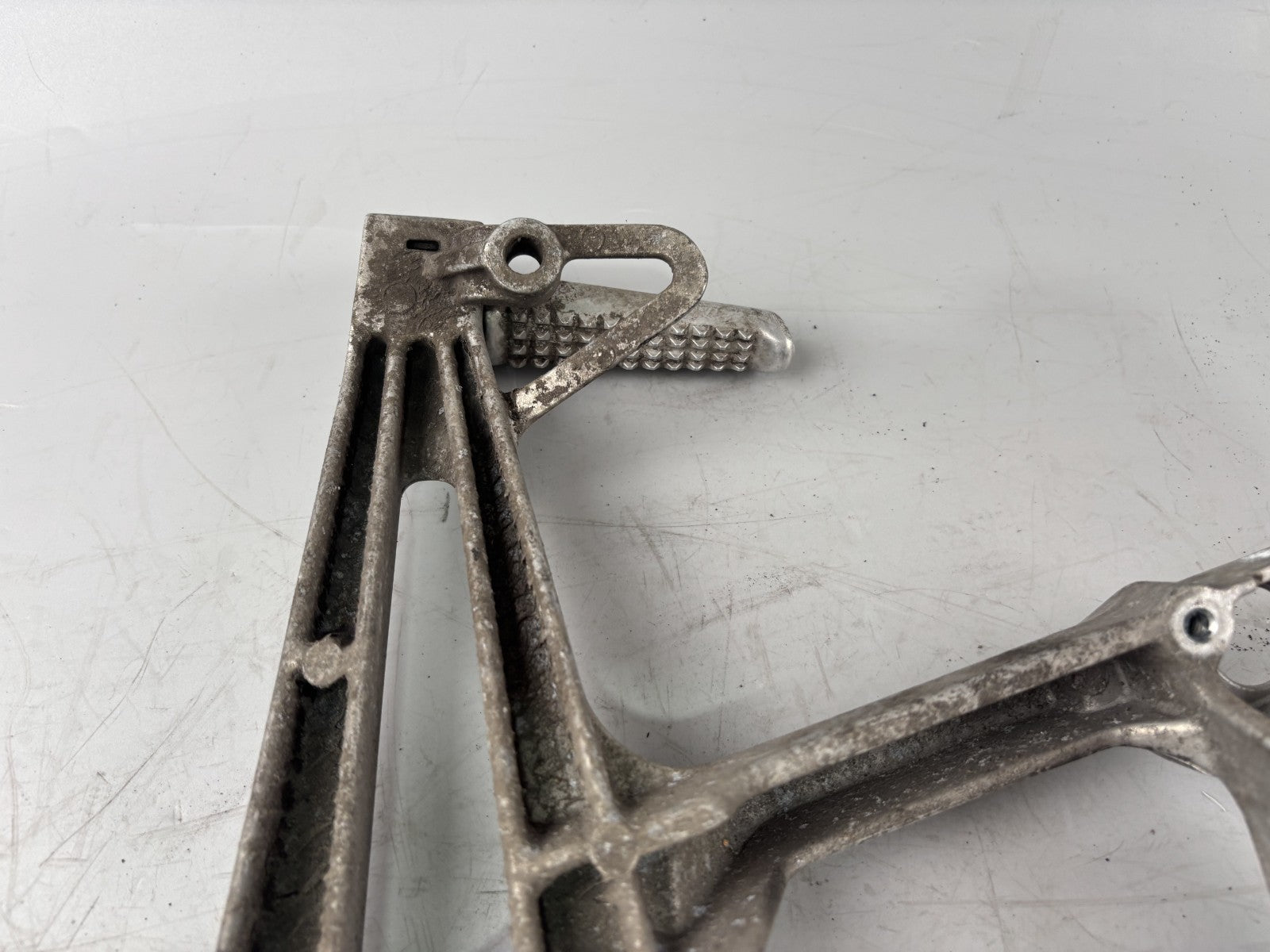 Honda VFR750 F Rc36/2 Fußraste hinten links Soziusfußraste Foot Step Hanger