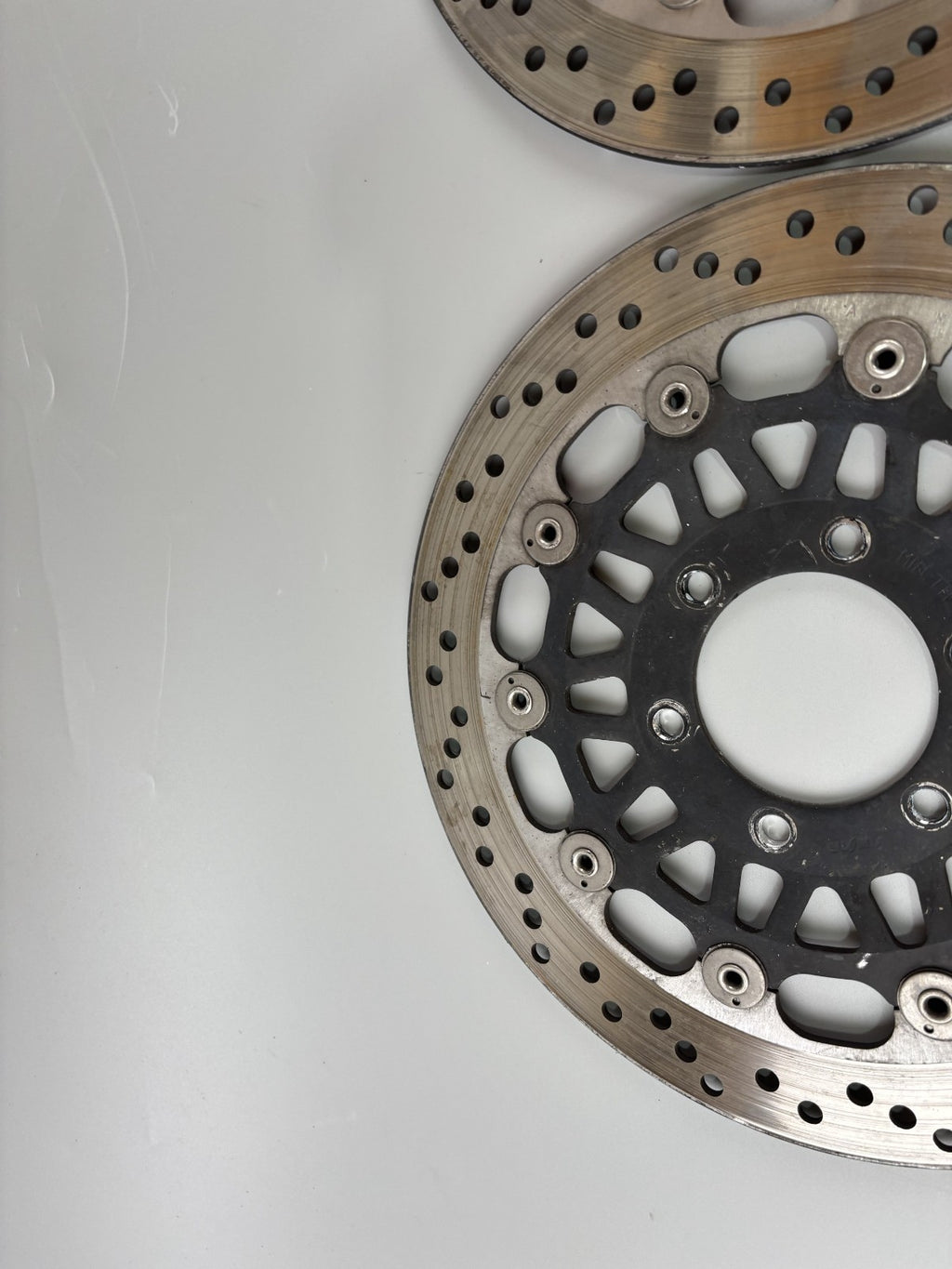 Triumph Daytona 955 T 595 Bremsscheibe Brakedisc Bremsscheiben front vorne 4MM