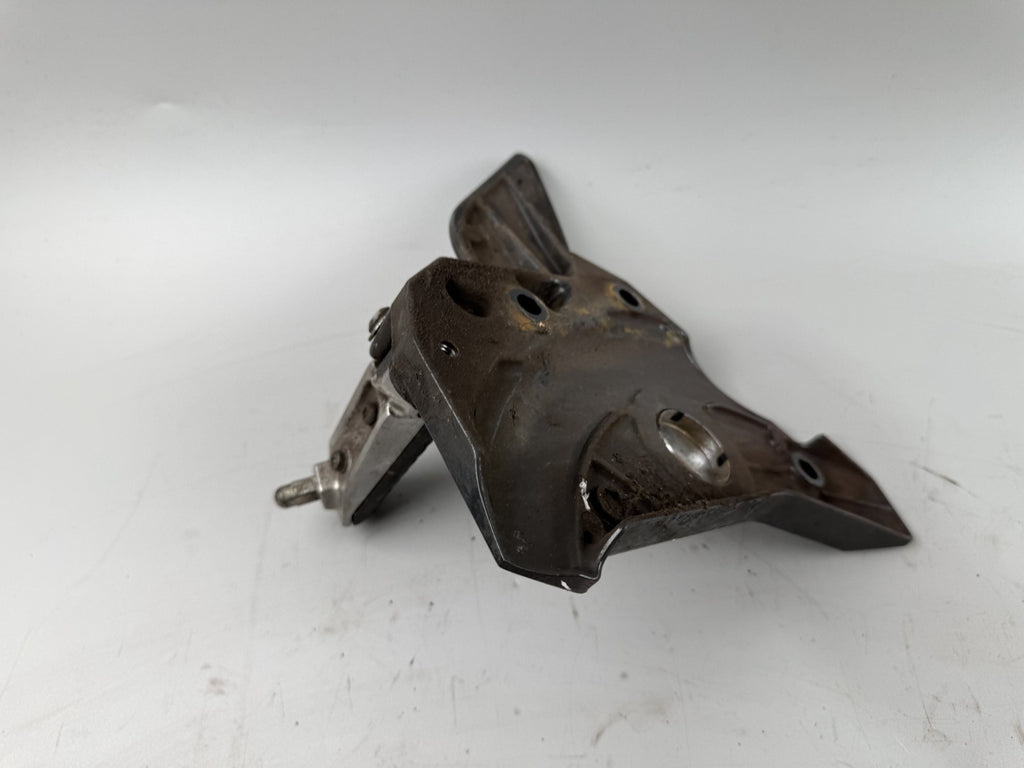 Kawasaki ZR-7 ZR750F Fußraste vorne Fußrastenanlage front rechts right Hangers