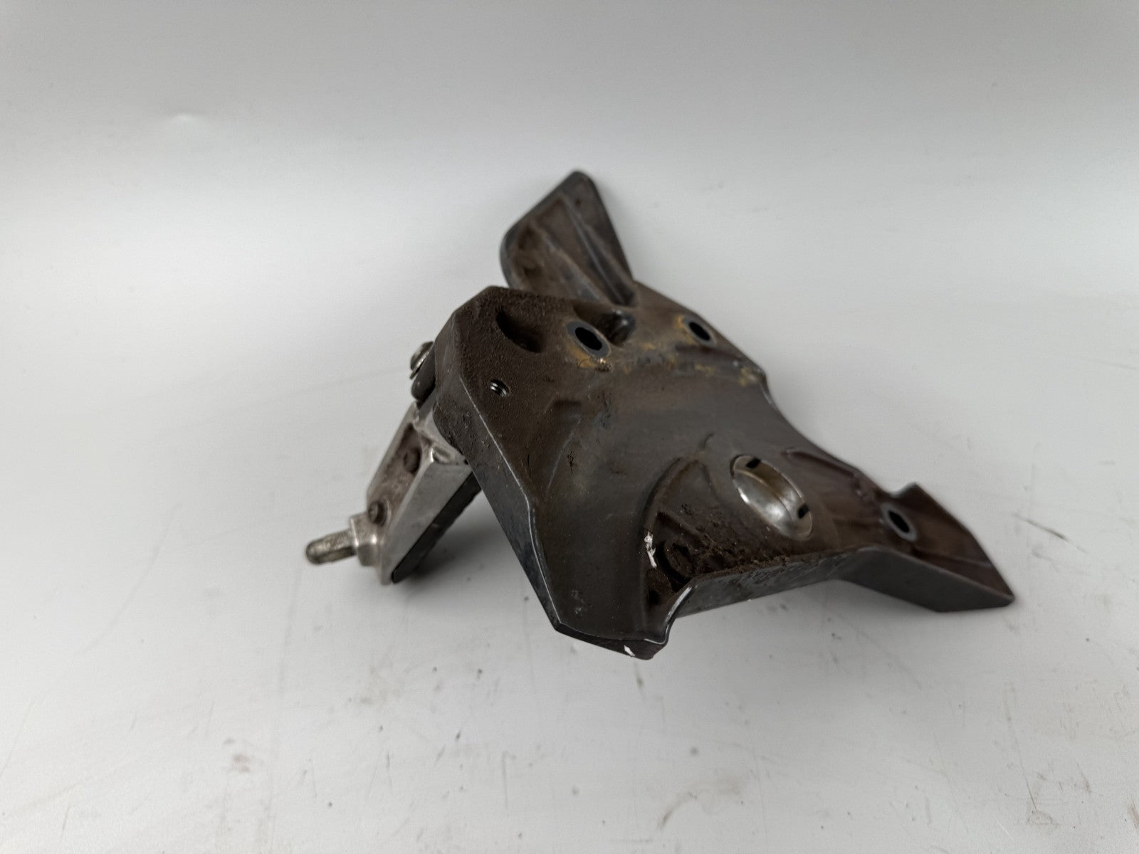 Kawasaki ZR-7 ZR750F Fußraste vorne Fußrastenanlage front rechts right Hangers