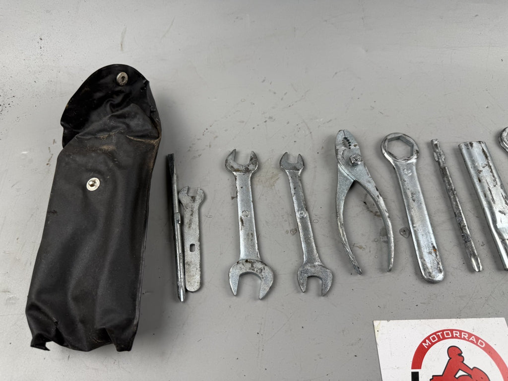 Suzuki GN250 NJ42A Bordwerkzeug Spezialwerkzeug Tools