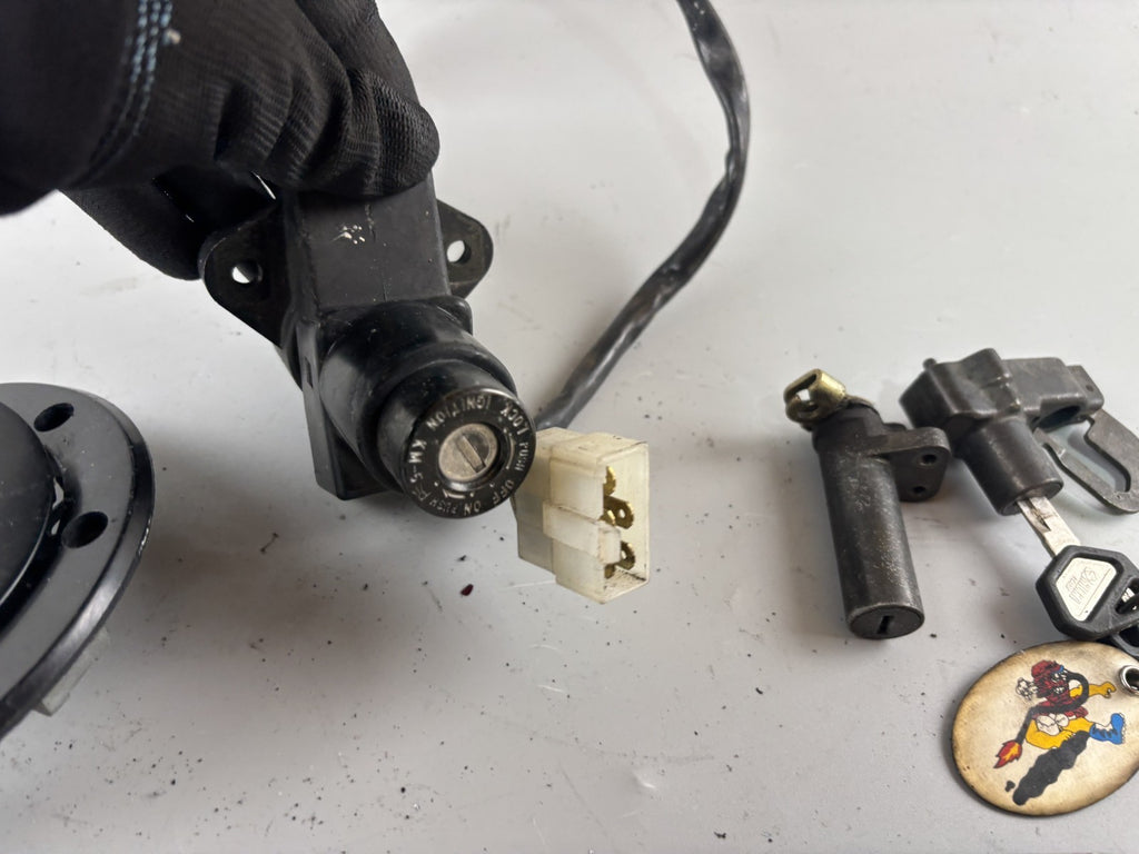 Kawasaki ZRX1100 ZRT10C Schlosssatz Schloss Key Lock Tankschloss Sitzbank