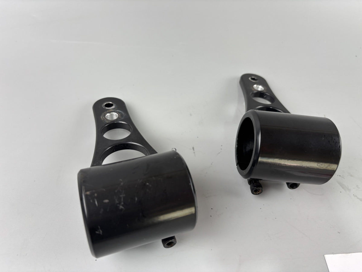 Yamaha FZS600 Fazer RJ02 Scheinwerferhalter Holder Blinkerhalter front vorne