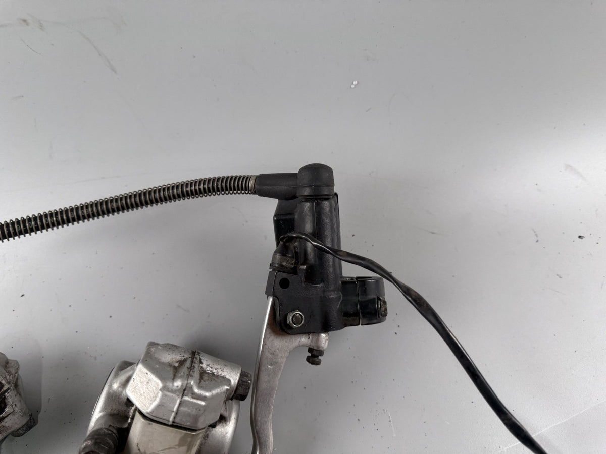 Yamaha XV1100 Virago 3LP Bremsanlage Brake Bremse Satttel Pumpe Flex front