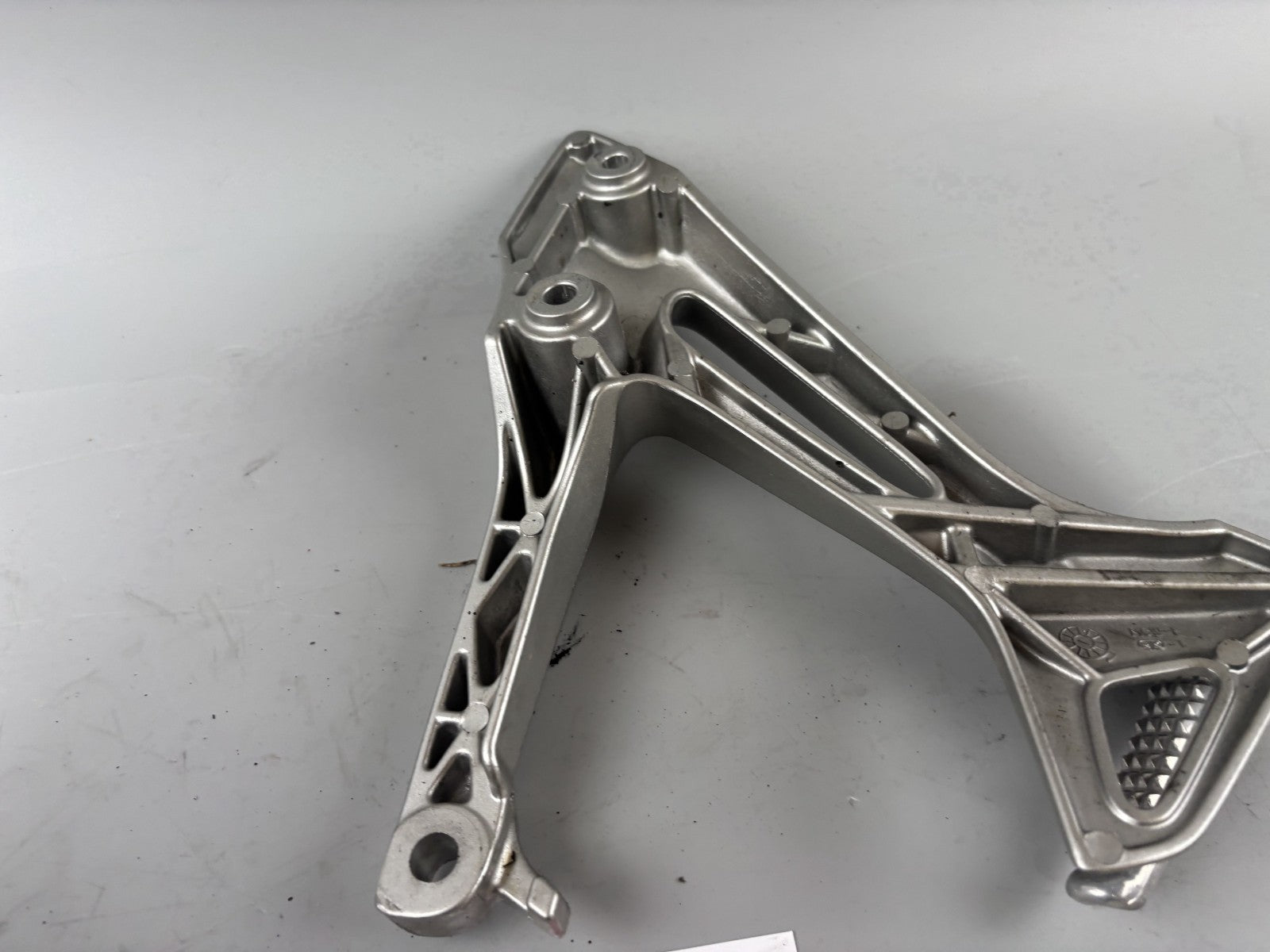 Honda VFR800 RC46/2 VTEC Soziusfußraste links left Hangers Fußraste