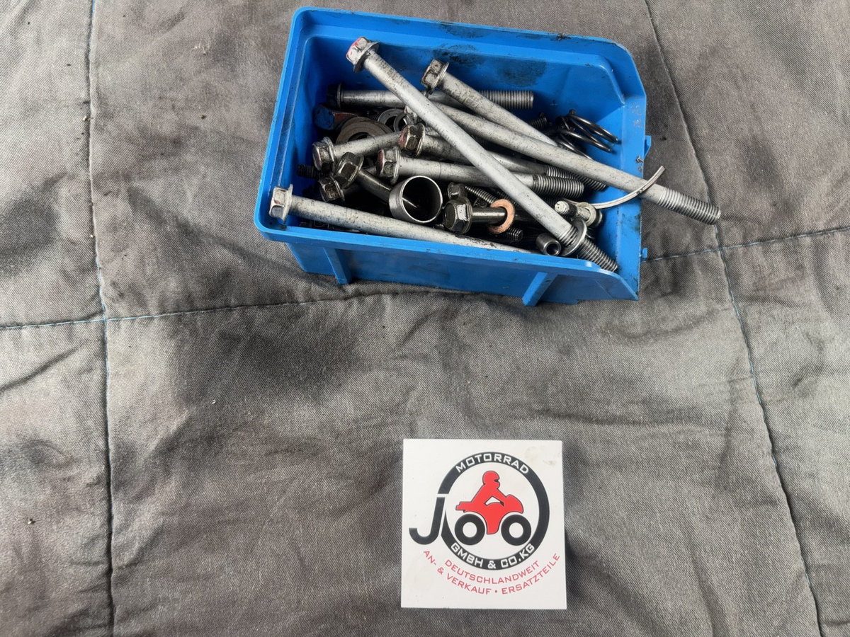 Kawasaki ZRX1100 ZRT10C Schrauben Reste Screws Motor Engine