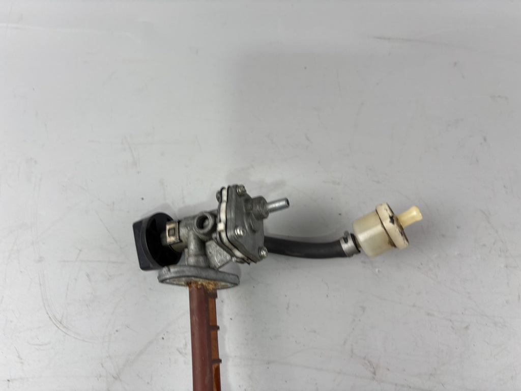 Suzuki GSX 750 F AK11 Benzinhahn Ventil Fuel Gas Treibstoff Kraftstoff Hahn