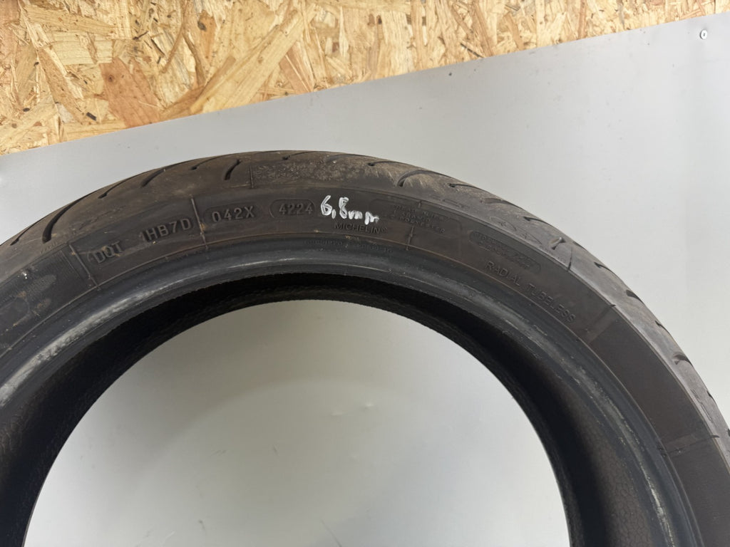 Motorrad Reifen Wheel 180/55 ZR17 Michelin Pilot Road 42/2024 DOT 6,8mm