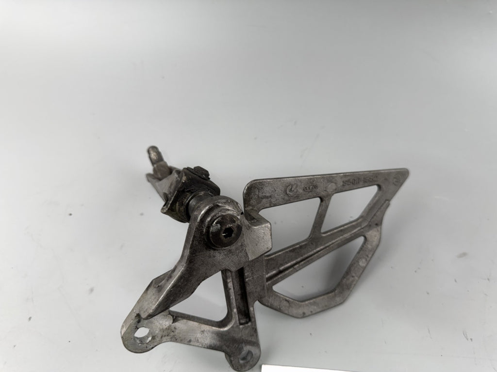 Kawasaki ZX-6R ZX600F Fußraste vorne Fahrerraste Foot Hangers links left