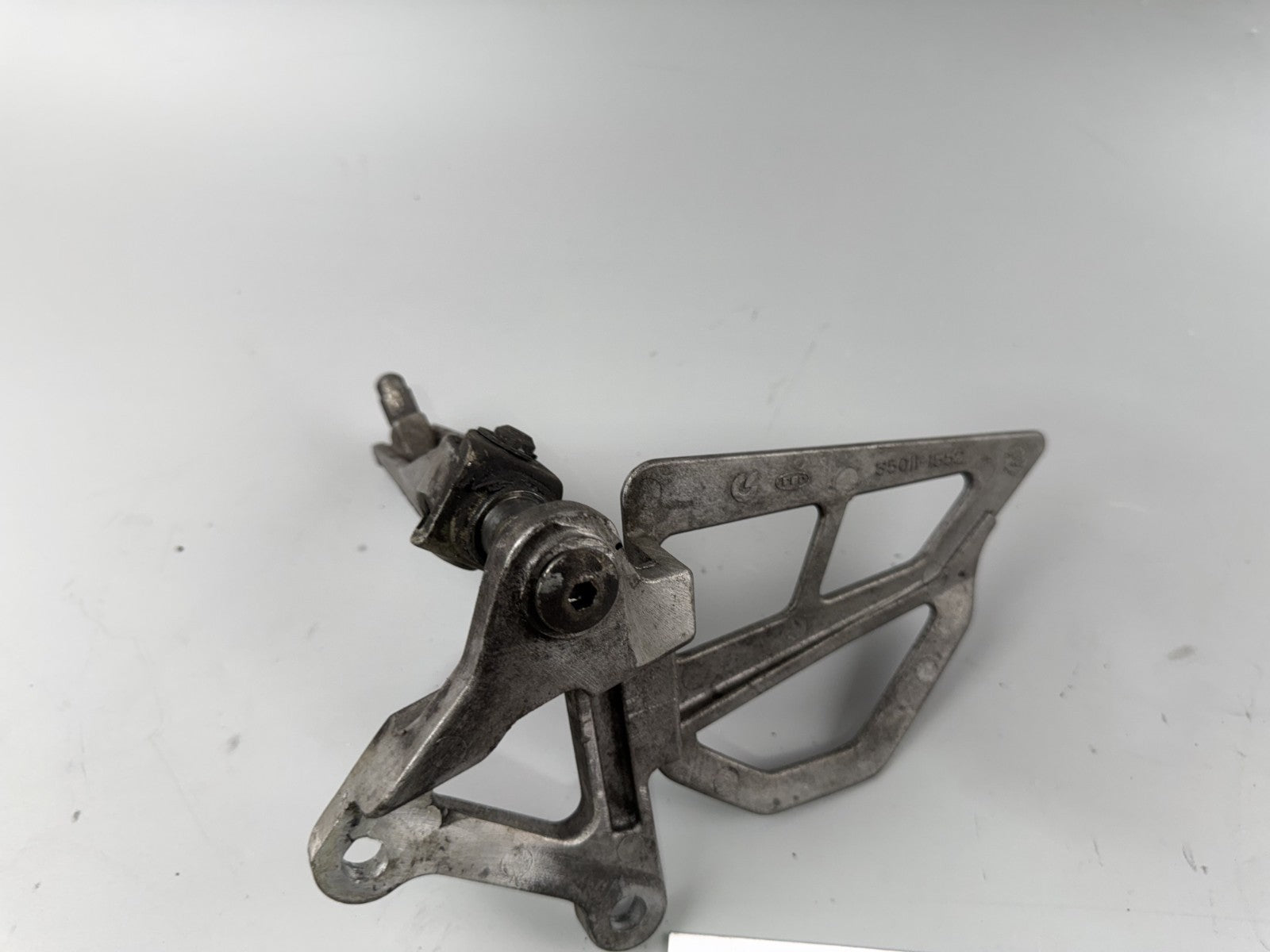 Kawasaki ZX-6R ZX600F Fußraste vorne Fahrerraste Foot Hangers links left
