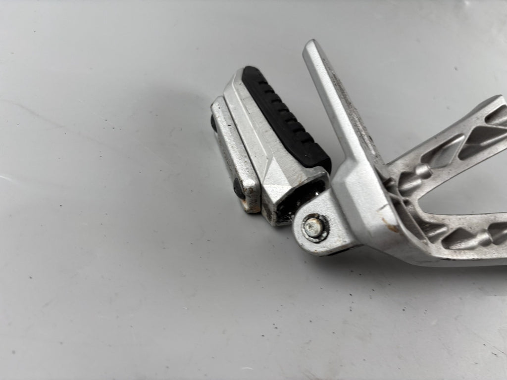 Suzuki GSX 650 F FA WVCJ Soziusfußraste Foot Step Hangers Beifahrer hinten links