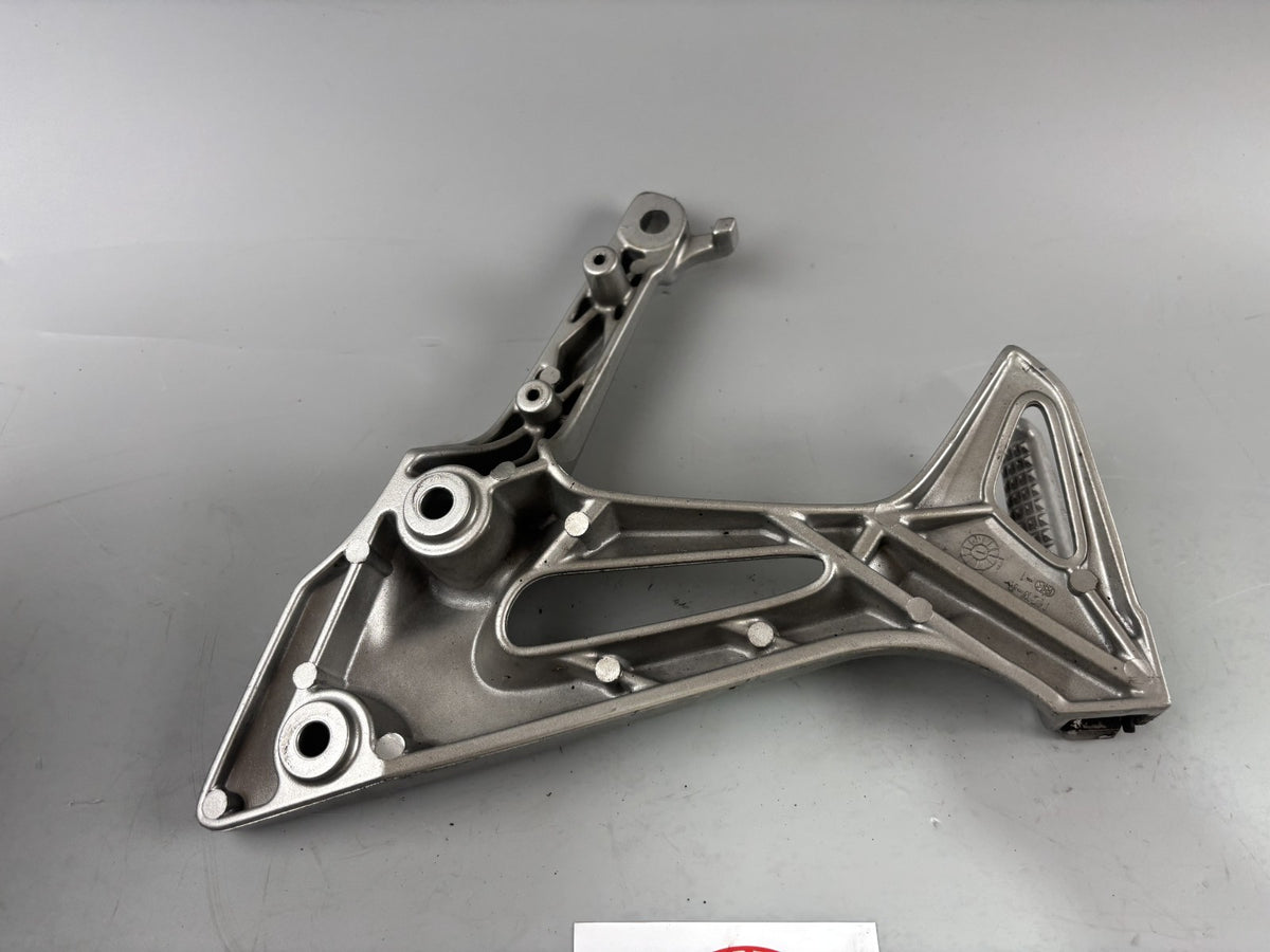 Honda VFR800 RC46/2 VTEC Soziusfußraste Rechts right Hangers Fußraste
