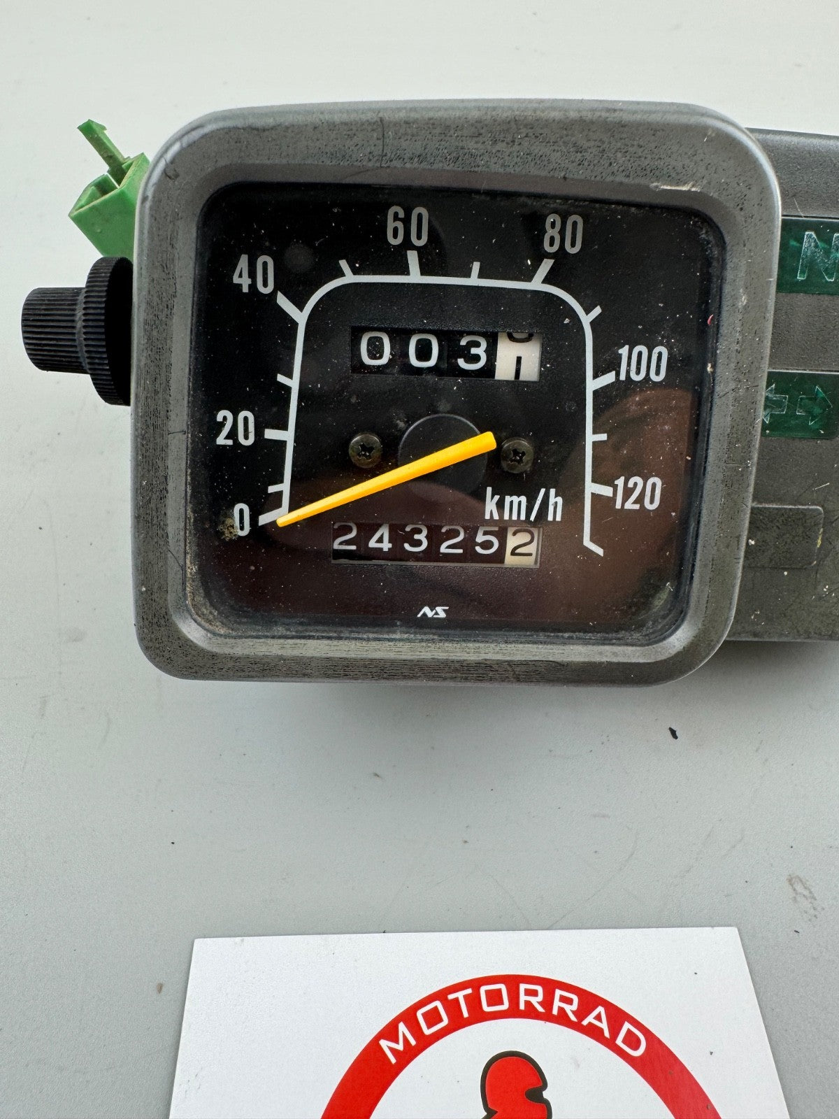 Suzuki DR 125 SF44A Tacho Cockpit Speedometer Instrumente
