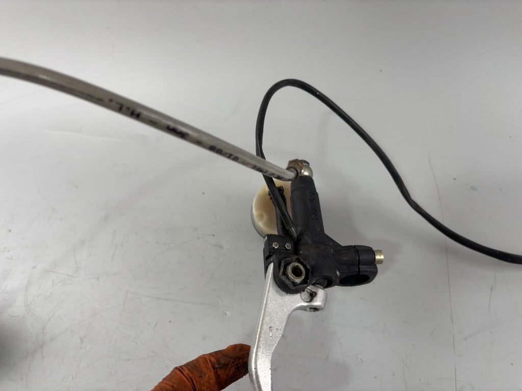 Yamaha SZR 660 Belgarda 4SU Bremse Bremsanlage vorne front Sattel Pumpe Leitung