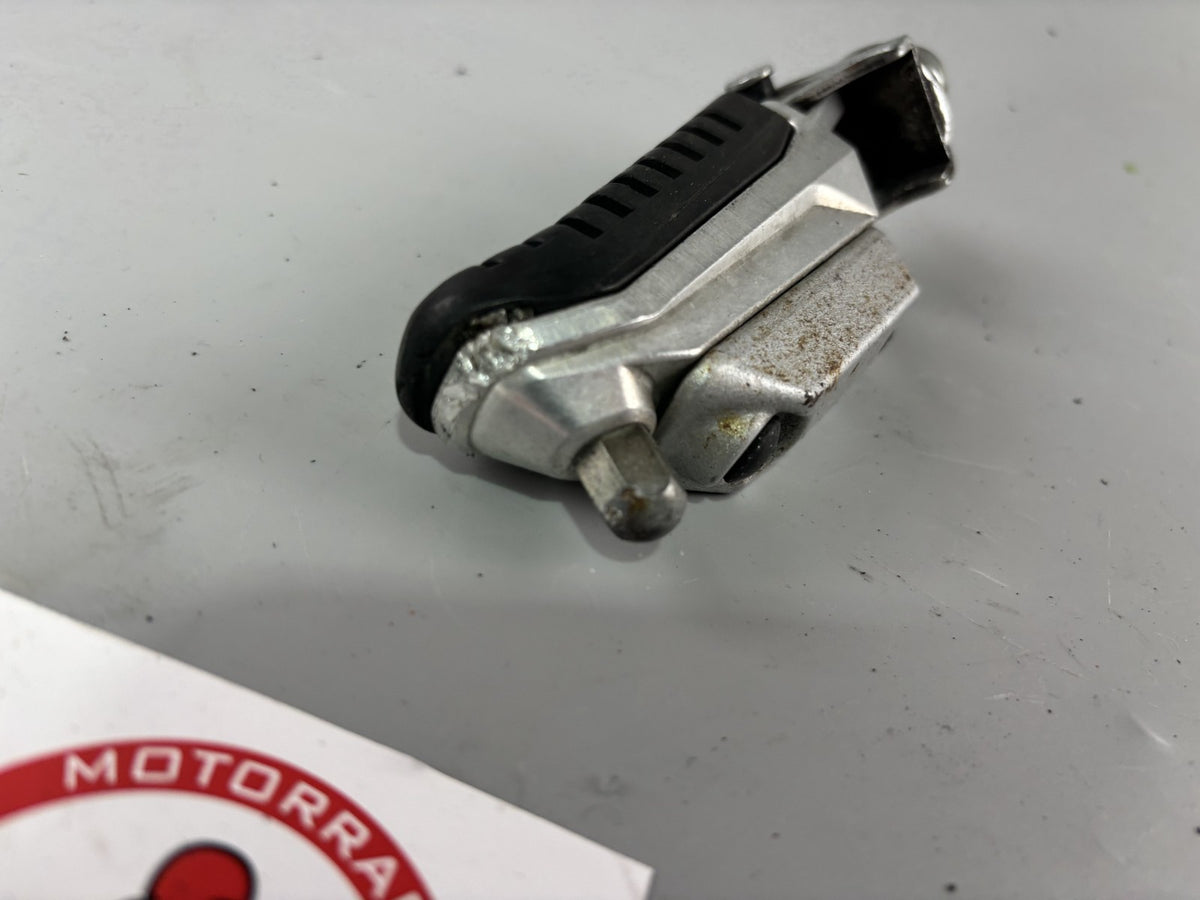 Suzuki GSX 650 F FA WVCJ Fußraste Hanger Foot Step rechts right vorn front