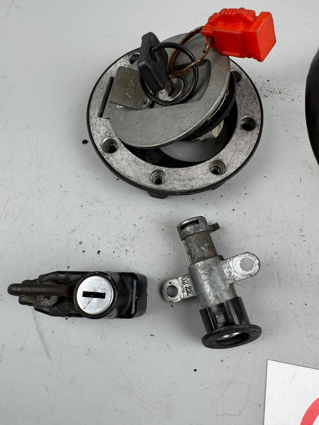 Yamaha FZR 1000 3LE Schlosssatz Zündschloss Tankdeckel Sitzbankschloss Tank Helm
