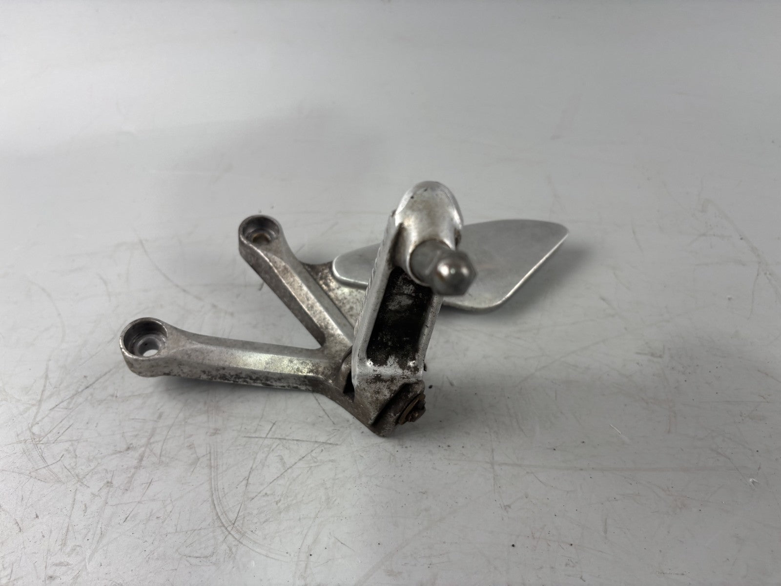 Honda VFR750 F Rc36/2 Fußraste vorne front Foot Hangers Step links left