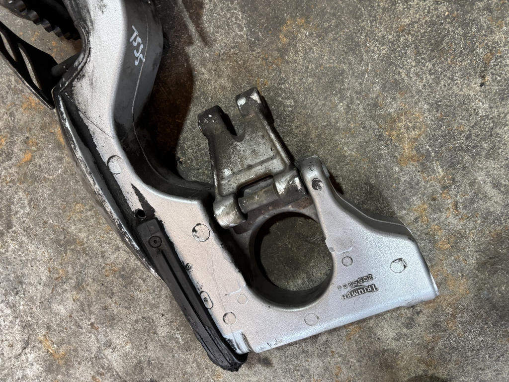 Triumph Daytona 955 T 595 Schwinge Einarmschwinge Swingarm Antrieb
