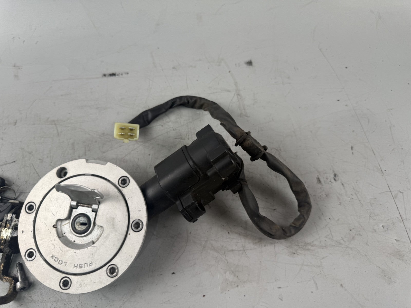 Honda CBF 600 S PC38 Schlosssatz key Lock Zündschloss Tankschloss Seat Sitz