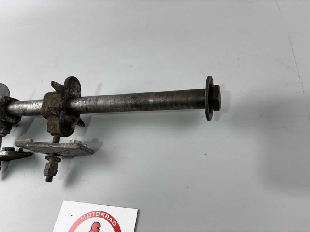 Yamaha FZS600 Fazer RJ02 Achse Hinterradachse back hinten Schwinge