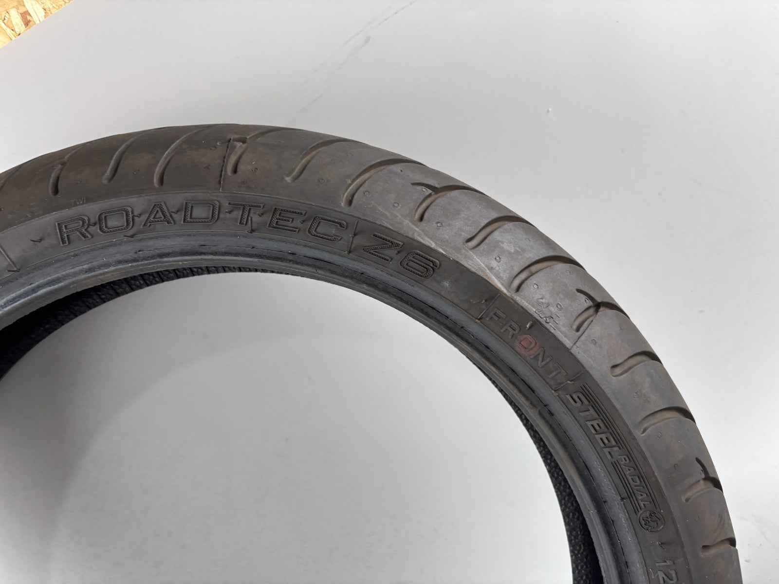 Motorrad Reifen Wheel 120/70 ZR17 Metzeler Roadtec Z6 13/2025 DOT 4,2mm