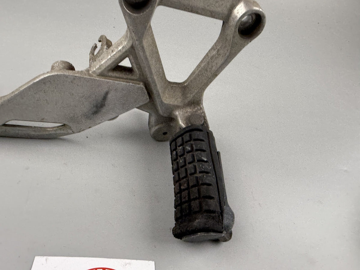Honda CBR125 JC50 Fussrastenhalter vorne rechts Fußraste Foot Hangers right