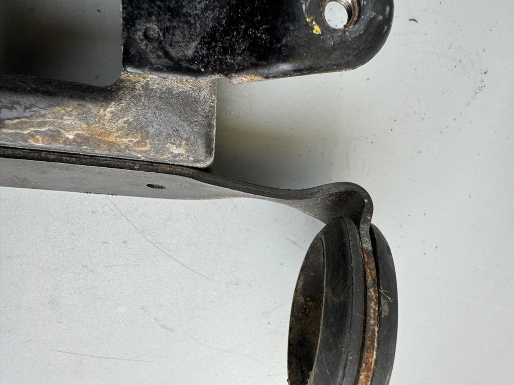 Suzuki DR 125 SF44A Lampenhalter Scheinwerferhalter Links Rechts