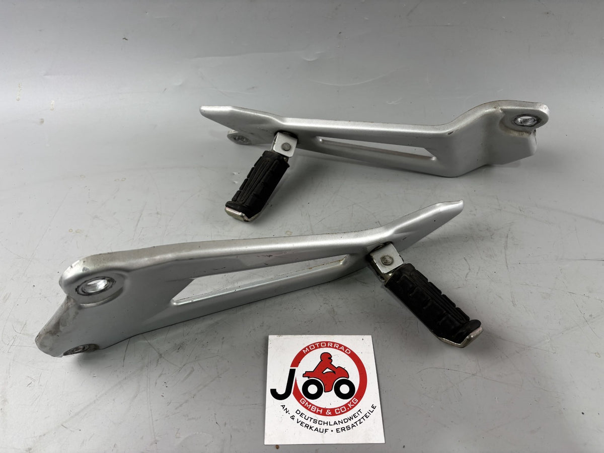 Yamaha YBR 125 RE05 Fußrastenanlage Fußraste rechts links Steps Hangers Halter