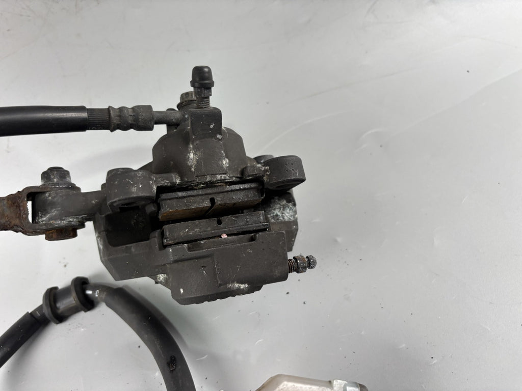 Suzuki GSF600 GN77B Bremsanlage Bremse Brake Sattel Pumpe hinten back Fußraste