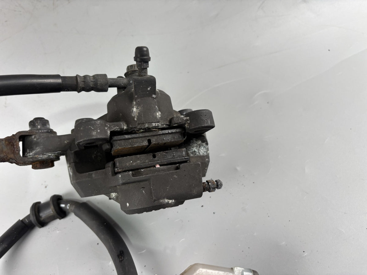 Suzuki GSF600 GN77B Bremsanlage Bremse Brake Sattel Pumpe hinten back Fußraste