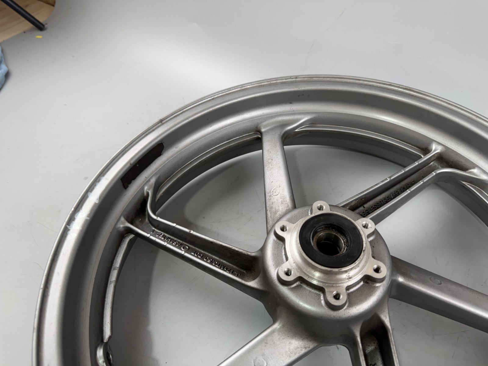 Honda VFR800 RC46 FI Vorderradfelge Felge Rim Rad Speichen front vorne