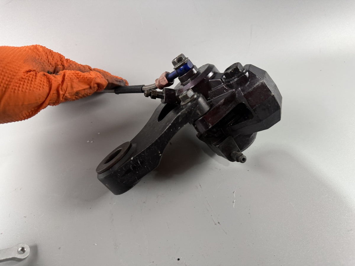 Suzuki GSX - R 1100 GV73C Bremsanlage Bremse Brake Sattel Pumpe hinten back